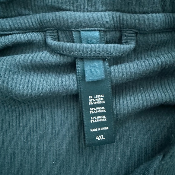 Skims Soft Lounge Pajama Set - Picture 4 of 5